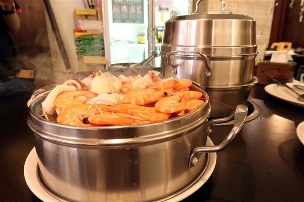 蒸霸王(東湖店):東湖 蒸霸王海鮮塔 現捉現蒸氣火鍋龍蝦牛奶貝龍虎斑 葫洲站可停車還有火鍋海鮮粥~ 蒸霸王(東湖店):東湖 蒸霸王海鮮塔 現捉現蒸氣火鍋龍蝦牛奶貝龍虎斑 葫洲站可停車還有火鍋海鮮粥~