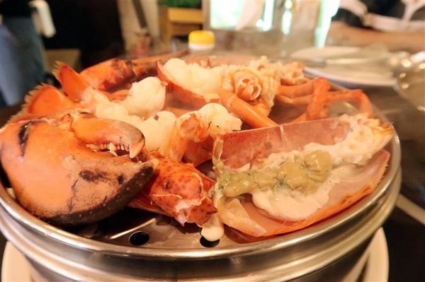 蒸霸王(東湖店):東湖 蒸霸王海鮮塔 現捉現蒸氣火鍋龍蝦牛奶貝龍虎斑 葫洲站可停車還有火鍋海鮮粥~ 蒸霸王(東湖店):東湖 蒸霸王海鮮塔 現捉現蒸氣火鍋龍蝦牛奶貝龍虎斑 葫洲站可停車還有火鍋海鮮粥~