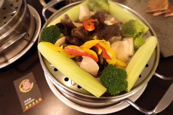 蒸霸王(東湖店):東湖 蒸霸王海鮮塔 現捉現蒸氣火鍋龍蝦牛奶貝龍虎斑 葫洲站可停車還有火鍋海鮮粥~ 蒸霸王(東湖店):東湖 蒸霸王海鮮塔 現捉現蒸氣火鍋龍蝦牛奶貝龍虎斑 葫洲站可停車還有火鍋海鮮粥~