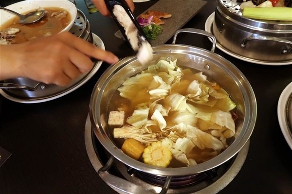 蒸霸王(東湖店):東湖 蒸霸王海鮮塔 現捉現蒸氣火鍋龍蝦牛奶貝龍虎斑 葫洲站可停車還有火鍋海鮮粥~ 蒸霸王(東湖店):東湖 蒸霸王海鮮塔 現捉現蒸氣火鍋龍蝦牛奶貝龍虎斑 葫洲站可停車還有火鍋海鮮粥~