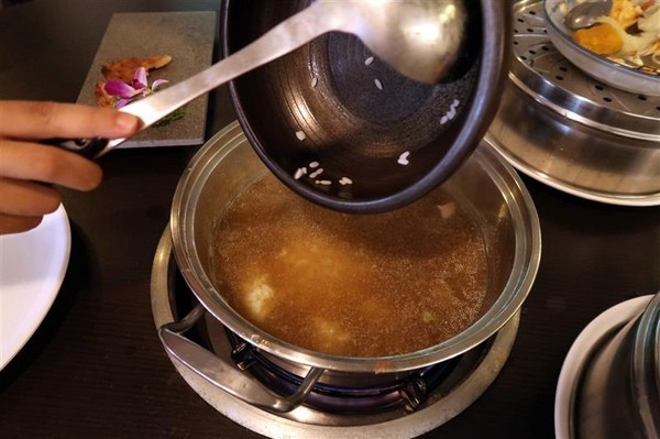 蒸霸王(東湖店):東湖 蒸霸王海鮮塔 現捉現蒸氣火鍋龍蝦牛奶貝龍虎斑 葫洲站可停車還有火鍋海鮮粥~ 蒸霸王(東湖店):東湖 蒸霸王海鮮塔 現捉現蒸氣火鍋龍蝦牛奶貝龍虎斑 葫洲站可停車還有火鍋海鮮粥~