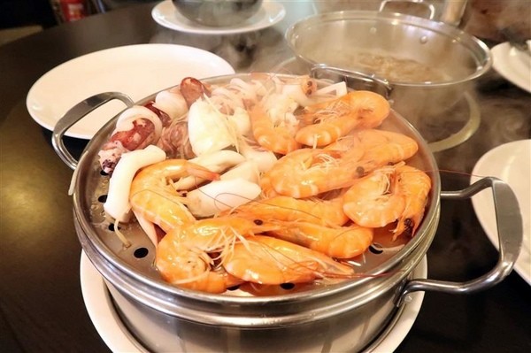 蒸霸王(東湖店):東湖 蒸霸王海鮮塔 現捉現蒸氣火鍋龍蝦牛奶貝龍虎斑 葫洲站可停車還有火鍋海鮮粥~ 蒸霸王(東湖店):東湖 蒸霸王海鮮塔 現捉現蒸氣火鍋龍蝦牛奶貝龍虎斑 葫洲站可停車還有火鍋海鮮粥~