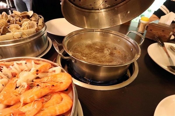 蒸霸王(東湖店):東湖 蒸霸王海鮮塔 現捉現蒸氣火鍋龍蝦牛奶貝龍虎斑 葫洲站可停車還有火鍋海鮮粥~ 蒸霸王(東湖店):東湖 蒸霸王海鮮塔 現捉現蒸氣火鍋龍蝦牛奶貝龍虎斑 葫洲站可停車還有火鍋海鮮粥~