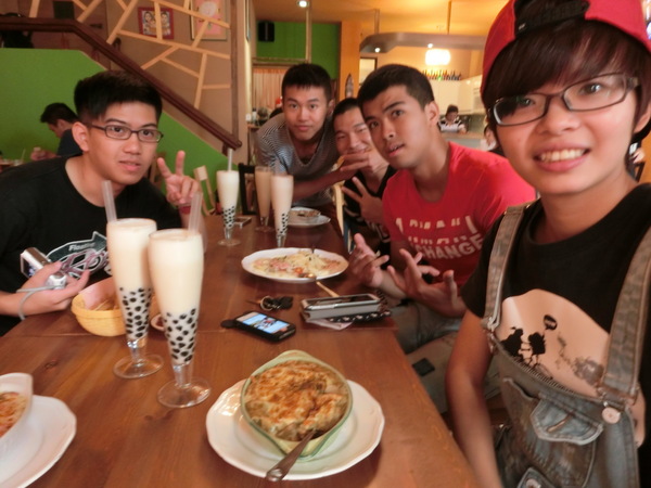 1985複合式餐飲:【屏東美食】1985複合式餐飲(轉角中的美食)