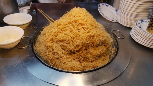 成記魷魚羹炒米粉:<雙連站>寧夏夜市:成記魷魚羹炒米粉 就只有賣兩樣小吃 就可以吃得滿足