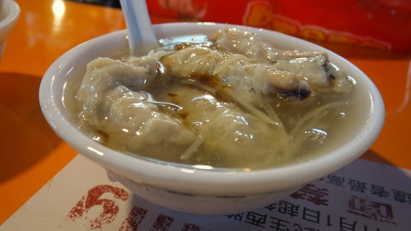 成記魷魚羹炒米粉:<雙連站>寧夏夜市:成記魷魚羹炒米粉 就只有賣兩樣小吃 就可以吃得滿足