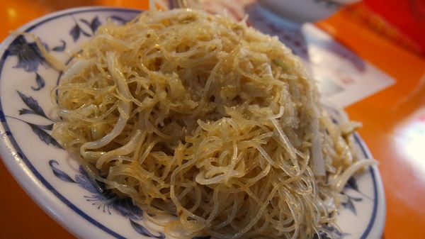 成記魷魚羹炒米粉:<雙連站>寧夏夜市:成記魷魚羹炒米粉 就只有賣兩樣小吃 就可以吃得滿足