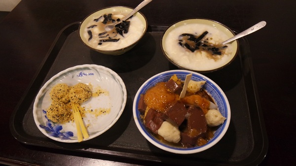 保雲芋圓：<瑞芳老街>老字號芋圓店  排隊才吃的到 保雲芋圓:)