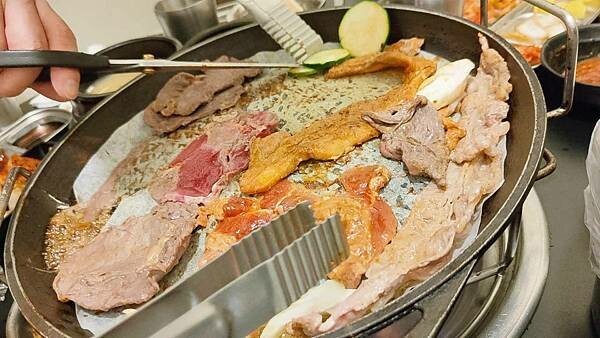 豬先生韓式燒肉吃到飽｜不到４００元起韓式烤肉吃到飽！超殺的吃到飽價格