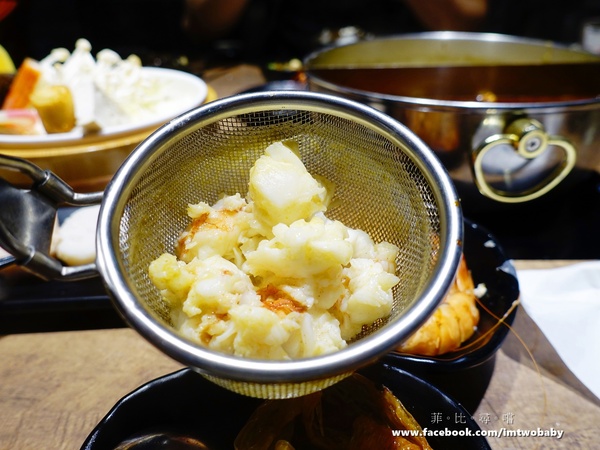 崔官木桶鍋:【捷運美食】崔官木桶鍋 海底總動員霸氣魚船駛上桌 頂級活海鮮、高級和牛 海鮮控/肉食族的你還不快來挑戰大胃王!新埔捷運站 崔官木桶鍋:【捷運美食】崔官木桶鍋 海底總動員霸氣魚船駛上桌 頂級活海鮮、高級和牛 海鮮控/肉食族的你還不快來挑戰大胃王!新埔捷運站