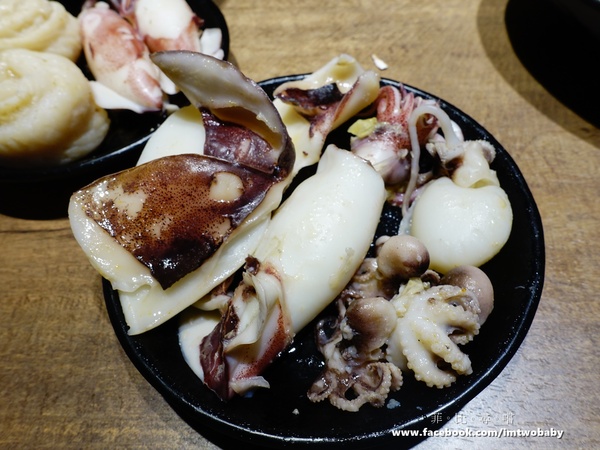 崔官木桶鍋:【捷運美食】崔官木桶鍋 海底總動員霸氣魚船駛上桌 頂級活海鮮、高級和牛 海鮮控/肉食族的你還不快來挑戰大胃王!新埔捷運站 崔官木桶鍋:【捷運美食】崔官木桶鍋 海底總動員霸氣魚船駛上桌 頂級活海鮮、高級和牛 海鮮控/肉食族的你還不快來挑戰大胃王!新埔捷運站