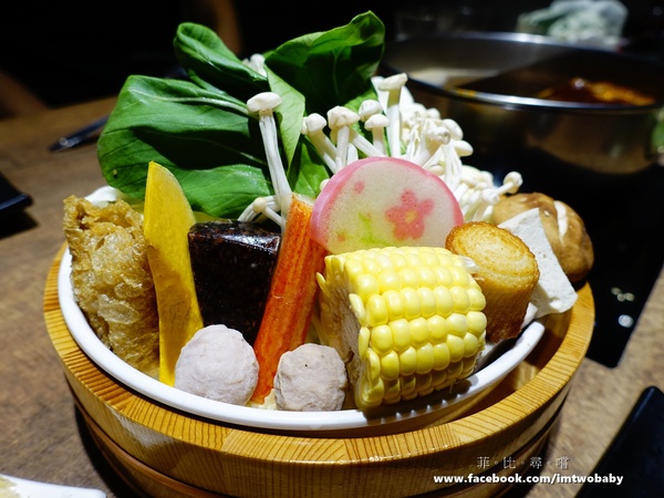 崔官木桶鍋:【捷運美食】崔官木桶鍋 海底總動員霸氣魚船駛上桌 頂級活海鮮、高級和牛 海鮮控/肉食族的你還不快來挑戰大胃王!新埔捷運站 崔官木桶鍋:【捷運美食】崔官木桶鍋 海底總動員霸氣魚船駛上桌 頂級活海鮮、高級和牛 海鮮控/肉食族的你還不快來挑戰大胃王!新埔捷運站