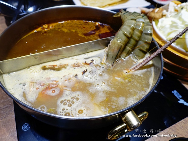 崔官木桶鍋:【捷運美食】崔官木桶鍋 海底總動員霸氣魚船駛上桌 頂級活海鮮、高級和牛 海鮮控/肉食族的你還不快來挑戰大胃王!新埔捷運站 崔官木桶鍋:【捷運美食】崔官木桶鍋 海底總動員霸氣魚船駛上桌 頂級活海鮮、高級和牛 海鮮控/肉食族的你還不快來挑戰大胃王!新埔捷運站