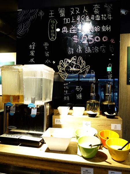 崔官木桶鍋:【捷運美食】崔官木桶鍋 海底總動員霸氣魚船駛上桌 頂級活海鮮、高級和牛 海鮮控/肉食族的你還不快來挑戰大胃王!新埔捷運站 崔官木桶鍋:【捷運美食】崔官木桶鍋 海底總動員霸氣魚船駛上桌 頂級活海鮮、高級和牛 海鮮控/肉食族的你還不快來挑戰大胃王!新埔捷運站