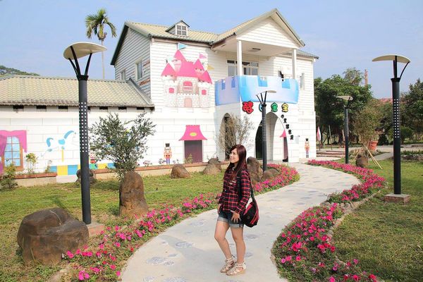 酵母寶寶の異想世界：【嘉義景點】嘉義民雄免費新景點~酵母寶寶の異想世界，趕快收納在口袋行程裡吧/白色童趣的城堡/酵母菌、醋酸菌、乳酸菌的酵素製成/親子旅遊休憩園區