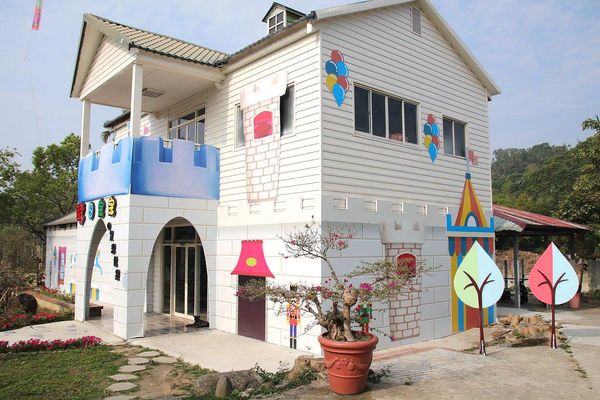 酵母寶寶の異想世界：【嘉義景點】嘉義民雄免費新景點~酵母寶寶の異想世界，趕快收納在口袋行程裡吧/白色童趣的城堡/酵母菌、醋酸菌、乳酸菌的酵素製成/親子旅遊休憩園區