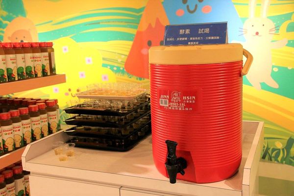 酵母寶寶の異想世界：【嘉義景點】嘉義民雄免費新景點~酵母寶寶の異想世界，趕快收納在口袋行程裡吧/白色童趣的城堡/酵母菌、醋酸菌、乳酸菌的酵素製成/親子旅遊休憩園區