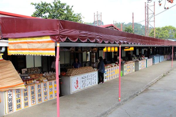 酵母寶寶の異想世界：【嘉義景點】嘉義民雄免費新景點~酵母寶寶の異想世界，趕快收納在口袋行程裡吧/白色童趣的城堡/酵母菌、醋酸菌、乳酸菌的酵素製成/親子旅遊休憩園區