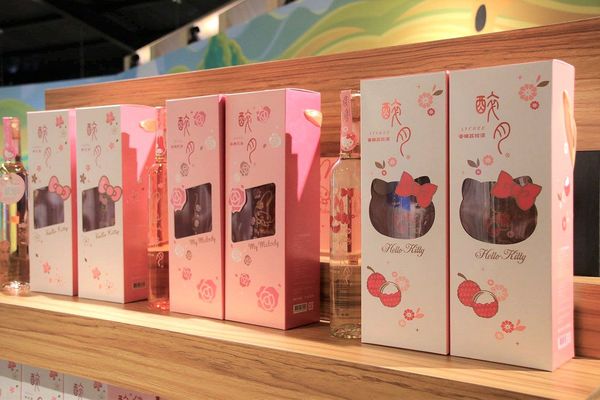 酵母寶寶の異想世界：【嘉義景點】嘉義民雄免費新景點~酵母寶寶の異想世界，趕快收納在口袋行程裡吧/白色童趣的城堡/酵母菌、醋酸菌、乳酸菌的酵素製成/親子旅遊休憩園區