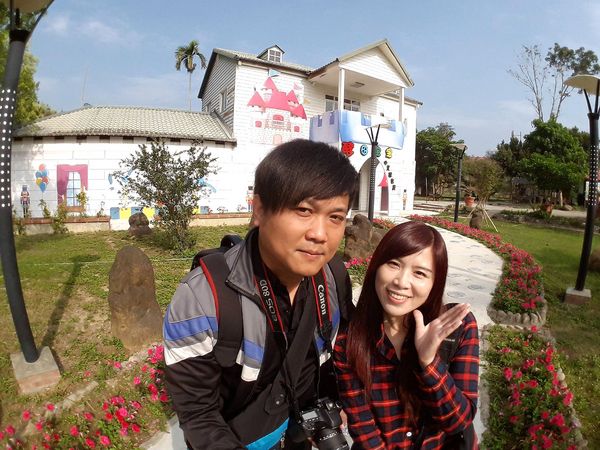 酵母寶寶の異想世界：【嘉義景點】嘉義民雄免費新景點~酵母寶寶の異想世界，趕快收納在口袋行程裡吧/白色童趣的城堡/酵母菌、醋酸菌、乳酸菌的酵素製成/親子旅遊休憩園區