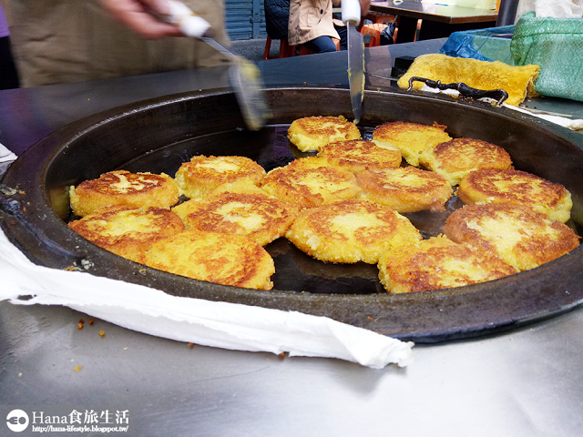 【新北瑞芳】阿婆蕃薯粿 | 瑞芳車站對面民生街上 古早味紮實地瓜餅 煎炸至