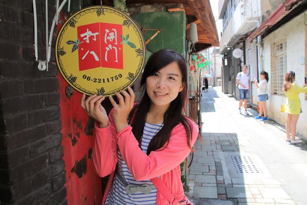 台南蝸牛巷：【台南景點】蝸牛巷~靜謐小巷的文青風格非常好拍，偶爾放慢步調，靜靜地享受片刻的美好吧