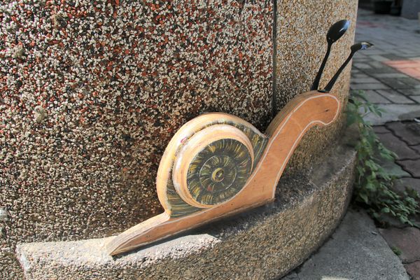 台南蝸牛巷：【台南景點】蝸牛巷~靜謐小巷的文青風格非常好拍，偶爾放慢步調，靜靜地享受片刻的美好吧