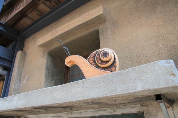 台南蝸牛巷：【台南景點】蝸牛巷~靜謐小巷的文青風格非常好拍，偶爾放慢步調，靜靜地享受片刻的美好吧