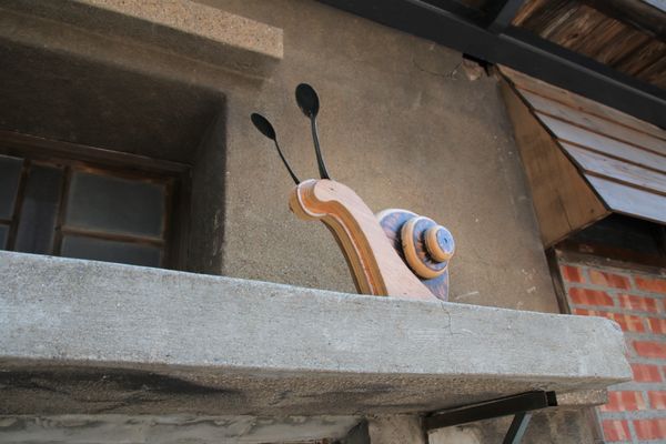 台南蝸牛巷：【台南景點】蝸牛巷~靜謐小巷的文青風格非常好拍，偶爾放慢步調，靜靜地享受片刻的美好吧