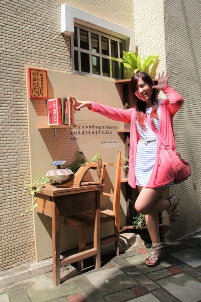 台南蝸牛巷：【台南景點】蝸牛巷~靜謐小巷的文青風格非常好拍，偶爾放慢步調，靜靜地享受片刻的美好吧