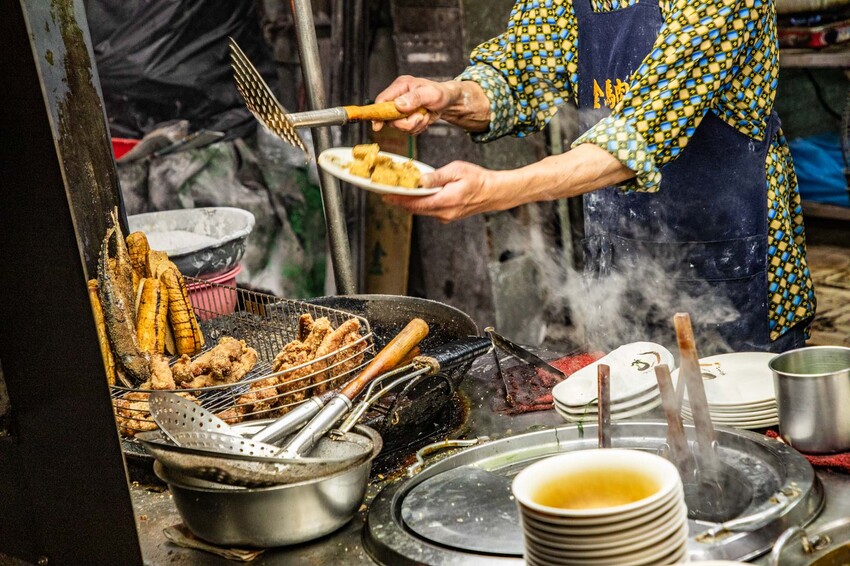 嘉義金馬肉粥炸物超強！必吃清單公開，銅板價超佛心。