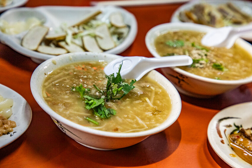 嘉義金馬肉粥炸物超強！必吃清單公開，銅板價超佛心。