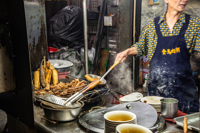 嘉義金馬肉粥炸物超強！必吃清單公開，銅板價超佛心。