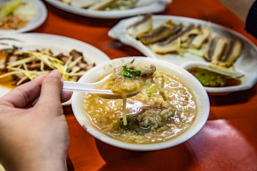 嘉義在地銅板價宵夜 #金馬肉粥/ WalkerLand窩客島整理提供 未經許可不可轉載 嘉義在地銅板價宵夜 #金馬肉粥/ WalkerLand窩客島整理提供 未經許可不可轉載