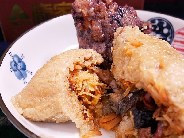 龐家肉粽：龐家肉粽-用料最霸氣的南部粽子  端午節快到了  趕快來試試超厲害肉粽  吃完回不去