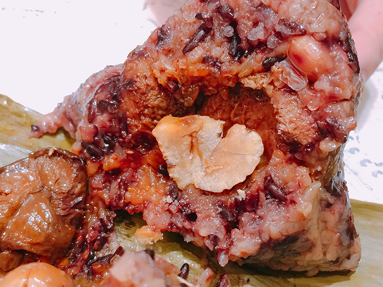 龐家肉粽,團購肉粽,北部粽推薦,南部粽推薦,高雄肉粽,肉粽批發,十八王宮肉粽,肉粽冷凍宅配,粽子宅配送禮,好吃肉粽,好吃南部粽,我不是他媽媽