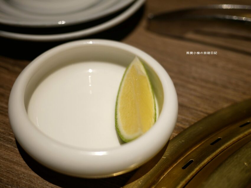 【台中后里美食】燒肉同話台中麗寶店，燒肉套餐1399元起！牛連忘返雙人套餐用餐心得，蔥鹽牛舌、伊比利豬、金黃酥脆手拿棒好吃！內文附詳細菜單價位介紹。 @熊寶小榆の旅遊日記