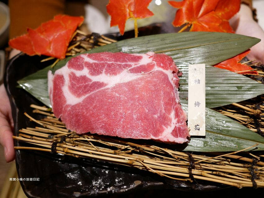 【台中后里美食】燒肉同話台中麗寶店，燒肉套餐1399元起！牛連忘返雙人套餐用餐心得，蔥鹽牛舌、伊比利豬、金黃酥脆手拿棒好吃！內文附詳細菜單價位介紹。 @熊寶小榆の旅遊日記