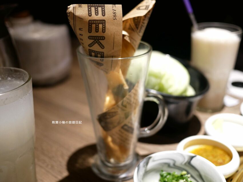 【台中后里美食】燒肉同話台中麗寶店，燒肉套餐1399元起！牛連忘返雙人套餐用餐心得，蔥鹽牛舌、伊比利豬、金黃酥脆手拿棒好吃！內文附詳細菜單價位介紹。 @熊寶小榆の旅遊日記