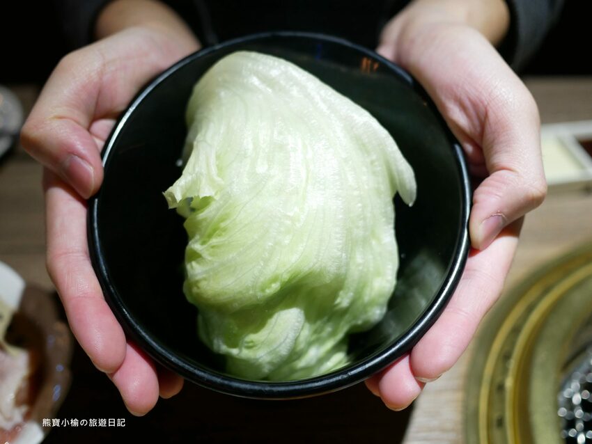 【台中后里美食】燒肉同話台中麗寶店，燒肉套餐1399元起！牛連忘返雙人套餐用餐心得，蔥鹽牛舌、伊比利豬、金黃酥脆手拿棒好吃！內文附詳細菜單價位介紹。 @熊寶小榆の旅遊日記