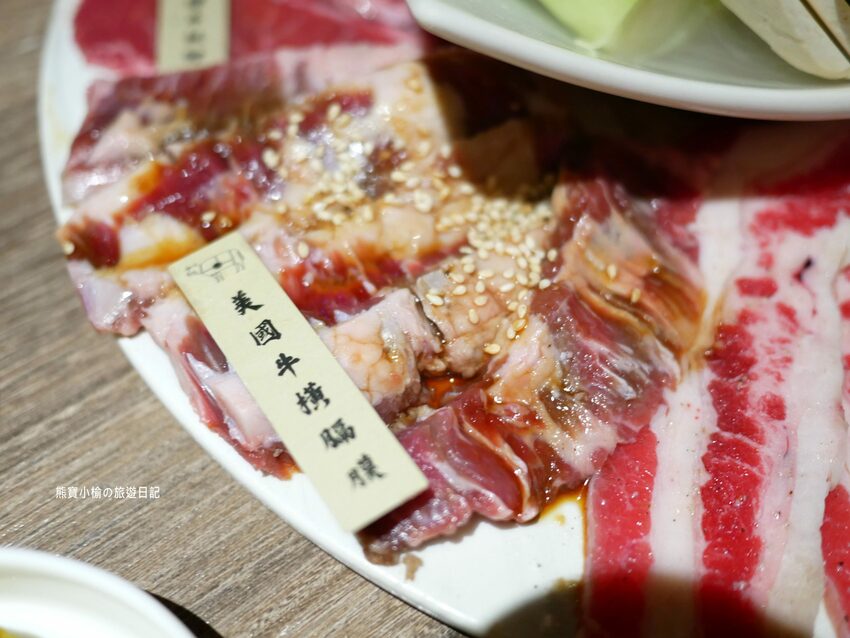 【台中后里美食】燒肉同話台中麗寶店，燒肉套餐1399元起！牛連忘返雙人套餐用餐心得，蔥鹽牛舌、伊比利豬、金黃酥脆手拿棒好吃！內文附詳細菜單價位介紹。 @熊寶小榆の旅遊日記