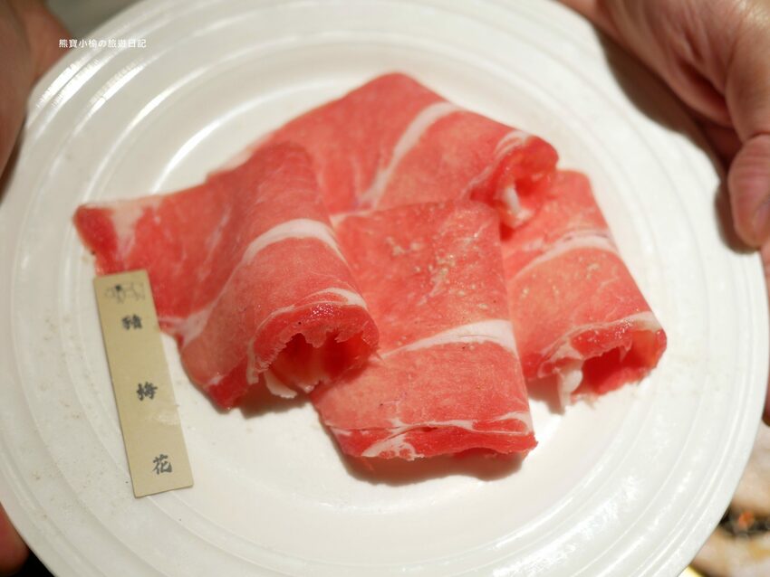 【台中后里美食】燒肉同話台中麗寶店，燒肉套餐1399元起！牛連忘返雙人套餐用餐心得，蔥鹽牛舌、伊比利豬、金黃酥脆手拿棒好吃！內文附詳細菜單價位介紹。 @熊寶小榆の旅遊日記
