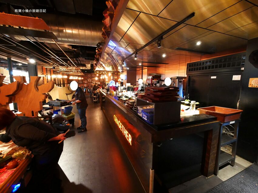 【台中后里美食】燒肉同話台中麗寶店，燒肉套餐1399元起！牛連忘返雙人套餐用餐心得，蔥鹽牛舌、伊比利豬、金黃酥脆手拿棒好吃！內文附詳細菜單價位介紹。 @熊寶小榆の旅遊日記