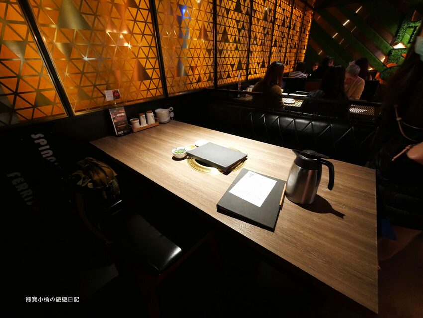 【台中后里美食】燒肉同話台中麗寶店，燒肉套餐1399元起！牛連忘返雙人套餐用餐心得，蔥鹽牛舌、伊比利豬、金黃酥脆手拿棒好吃！內文附詳細菜單價位介紹。 @熊寶小榆の旅遊日記