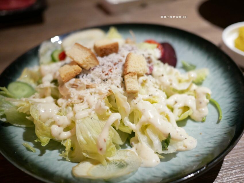 【台中后里美食】燒肉同話台中麗寶店，燒肉套餐1399元起！牛連忘返雙人套餐用餐心得，蔥鹽牛舌、伊比利豬、金黃酥脆手拿棒好吃！內文附詳細菜單價位介紹。 @熊寶小榆の旅遊日記