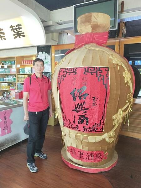 南投酒廠~大酒桶造型~酒銀行~地下室酒窖~互動體驗館~