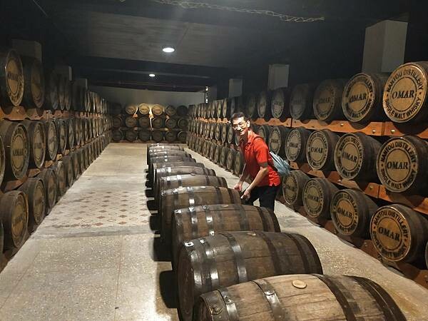 南投酒廠~大酒桶造型~酒銀行~地下室酒窖~互動體驗館~