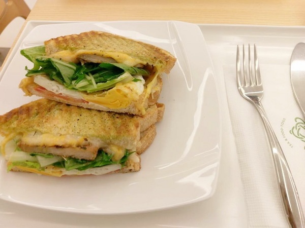 南港CHAFFEE：南港CHAFFEE-天仁茗茶旗下新品牌  意味著自由開放的茶空間  舒服的環境  悠閒的氣氛  美味的茶飲和餐點  下午茶時光的好選擇