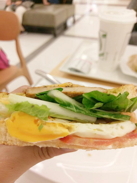 南港CHAFFEE：南港CHAFFEE-天仁茗茶旗下新品牌  意味著自由開放的茶空間  舒服的環境  悠閒的氣氛  美味的茶飲和餐點  下午茶時光的好選擇