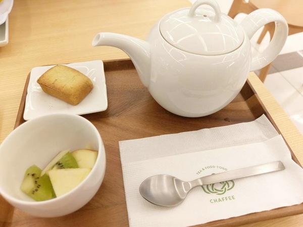 南港CHAFFEE：南港CHAFFEE-天仁茗茶旗下新品牌  意味著自由開放的茶空間  舒服的環境  悠閒的氣氛  美味的茶飲和餐點  下午茶時光的好選擇